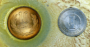 10円の周りにある菌は死滅しています